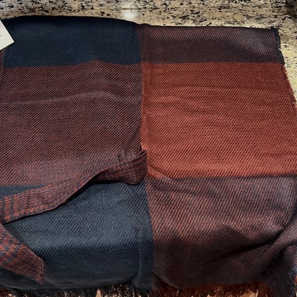 H Halston Ruana - Picture 7 of 10